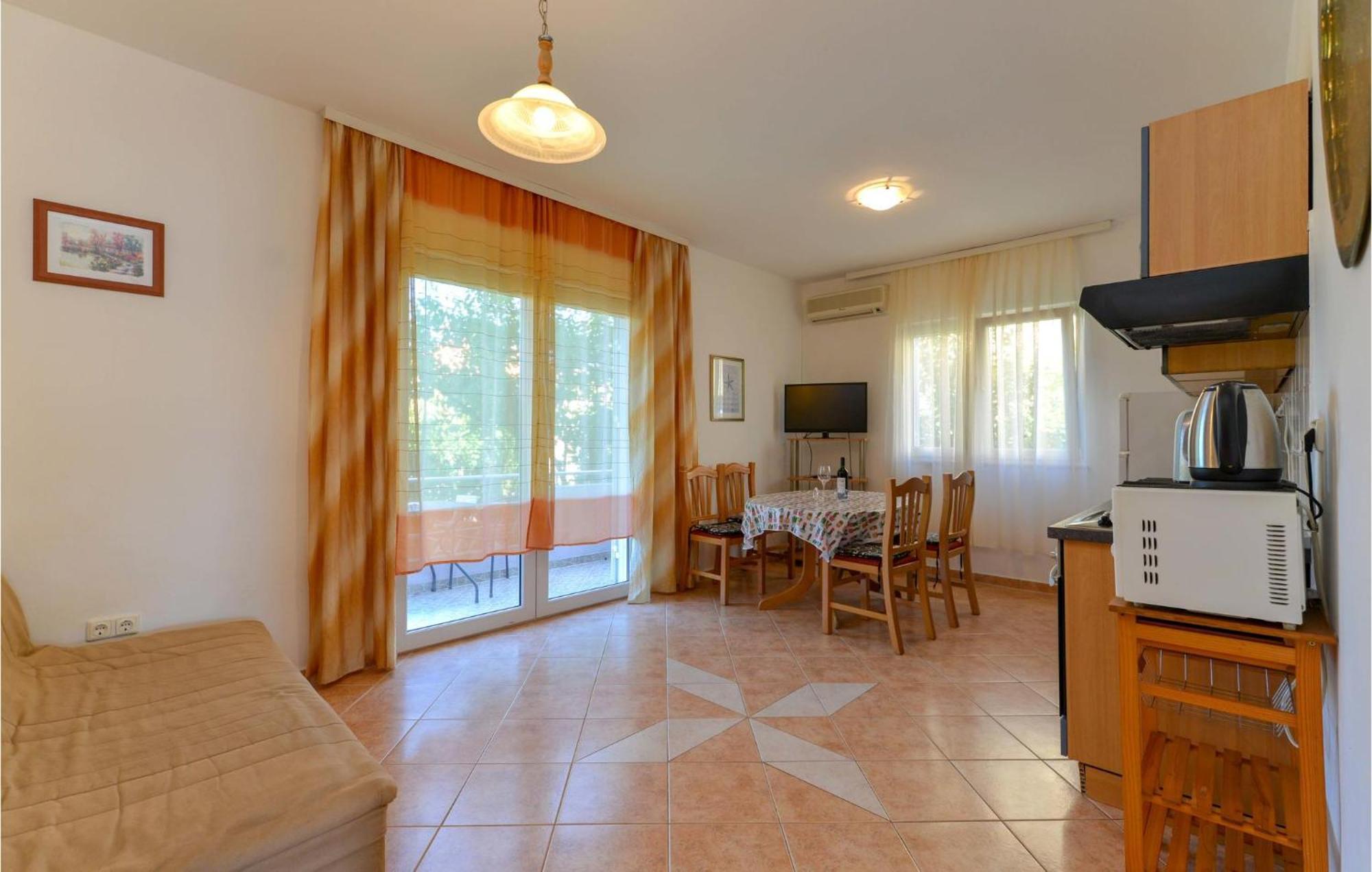 1 Bedroom Nice Apartment In Zadar Luaran gambar