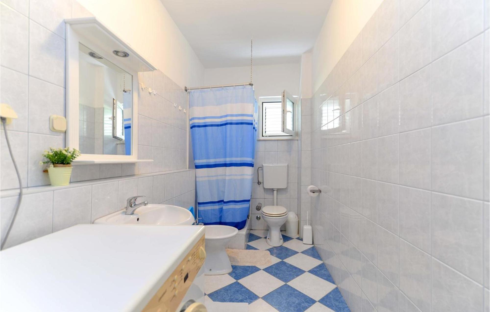 1 Bedroom Nice Apartment In Zadar Luaran gambar