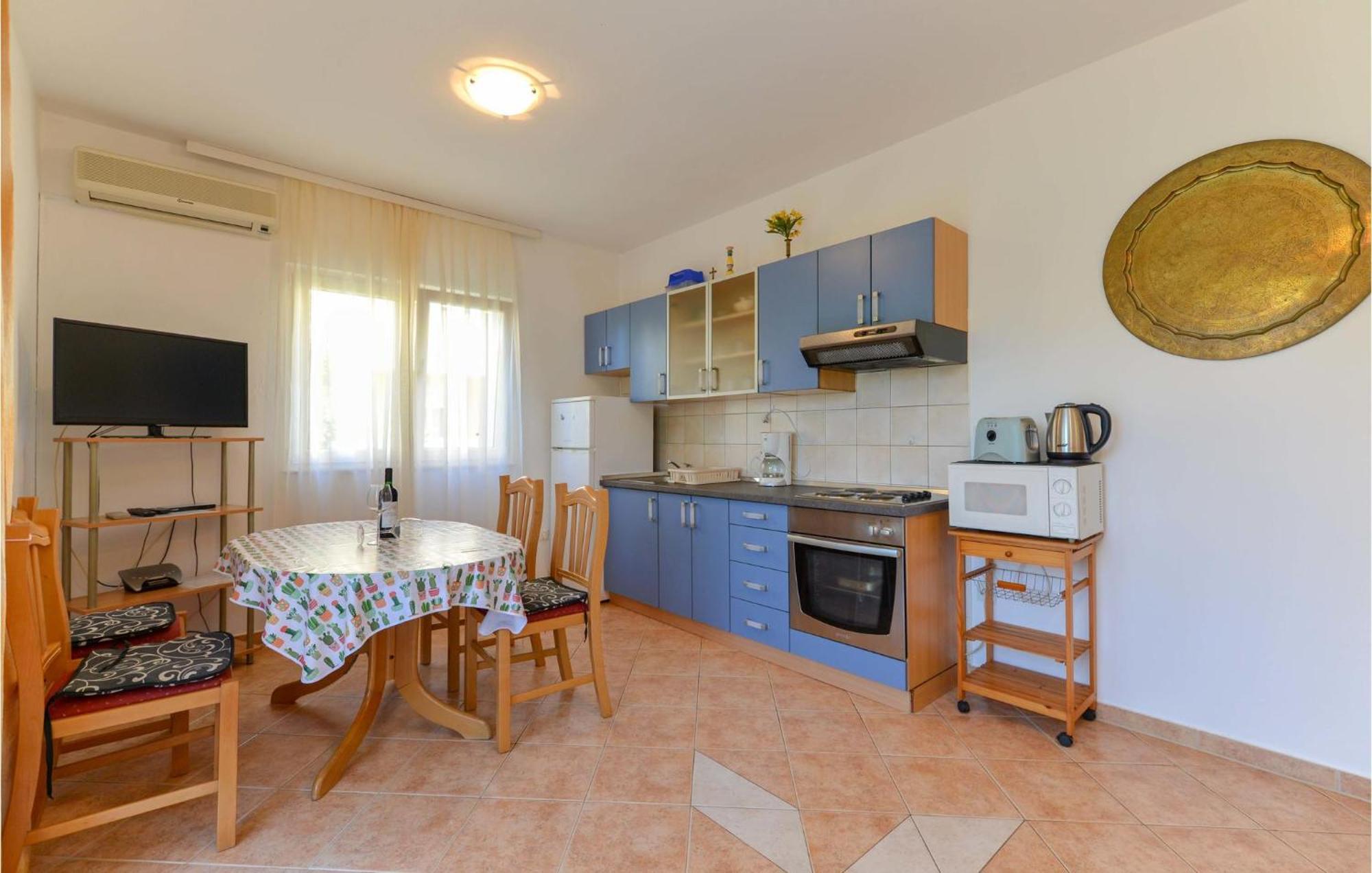 1 Bedroom Nice Apartment In Zadar Luaran gambar